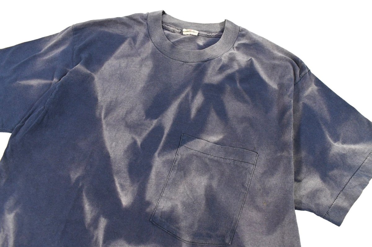 画像2: Used Fruit of the Loom S/S Fade Pocket Tee Navy made in USA (2)