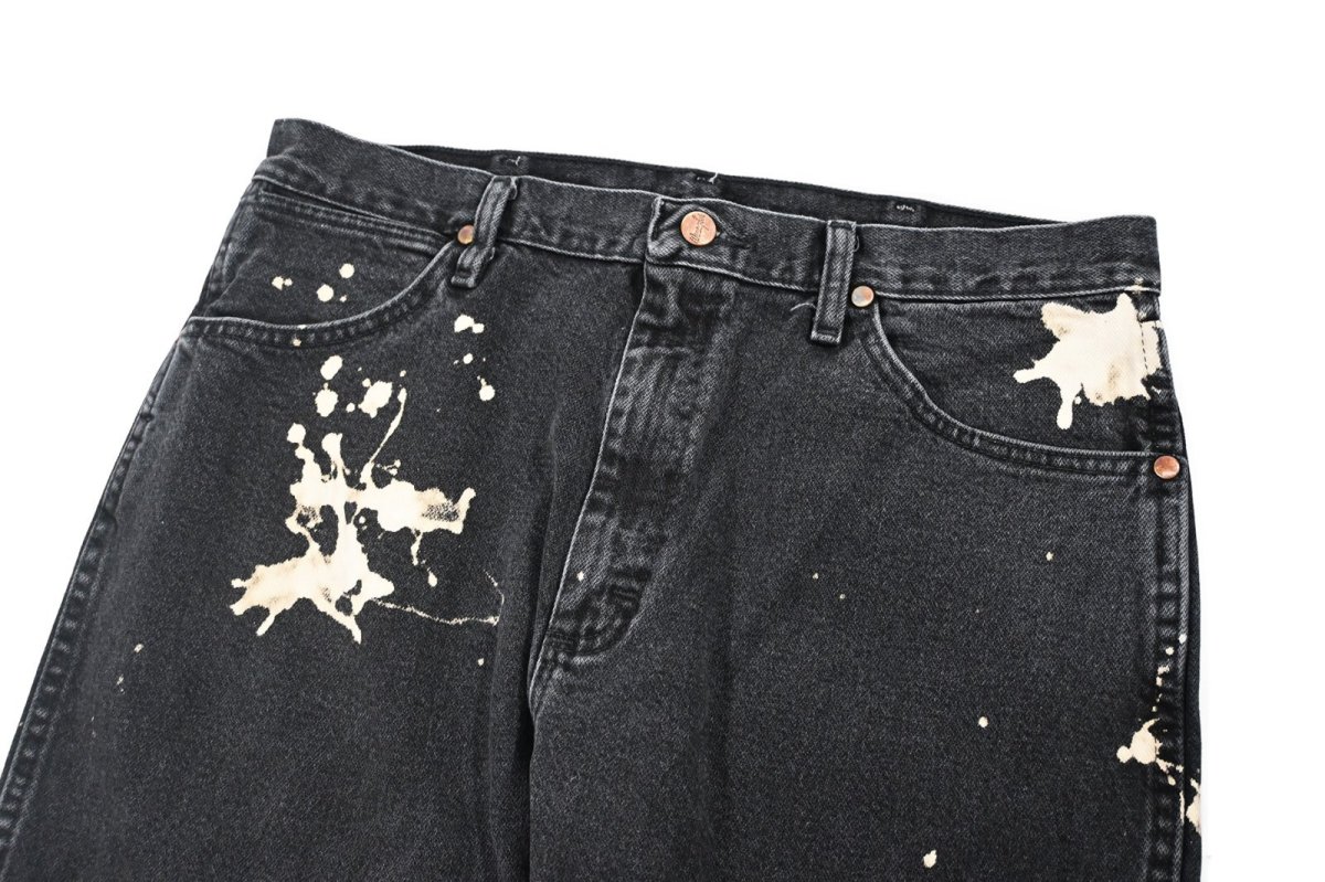 画像2: Wrangler 13MWZ Bleached Original Cowboy Cut Jeans Sulfur Black ラングラー (2)