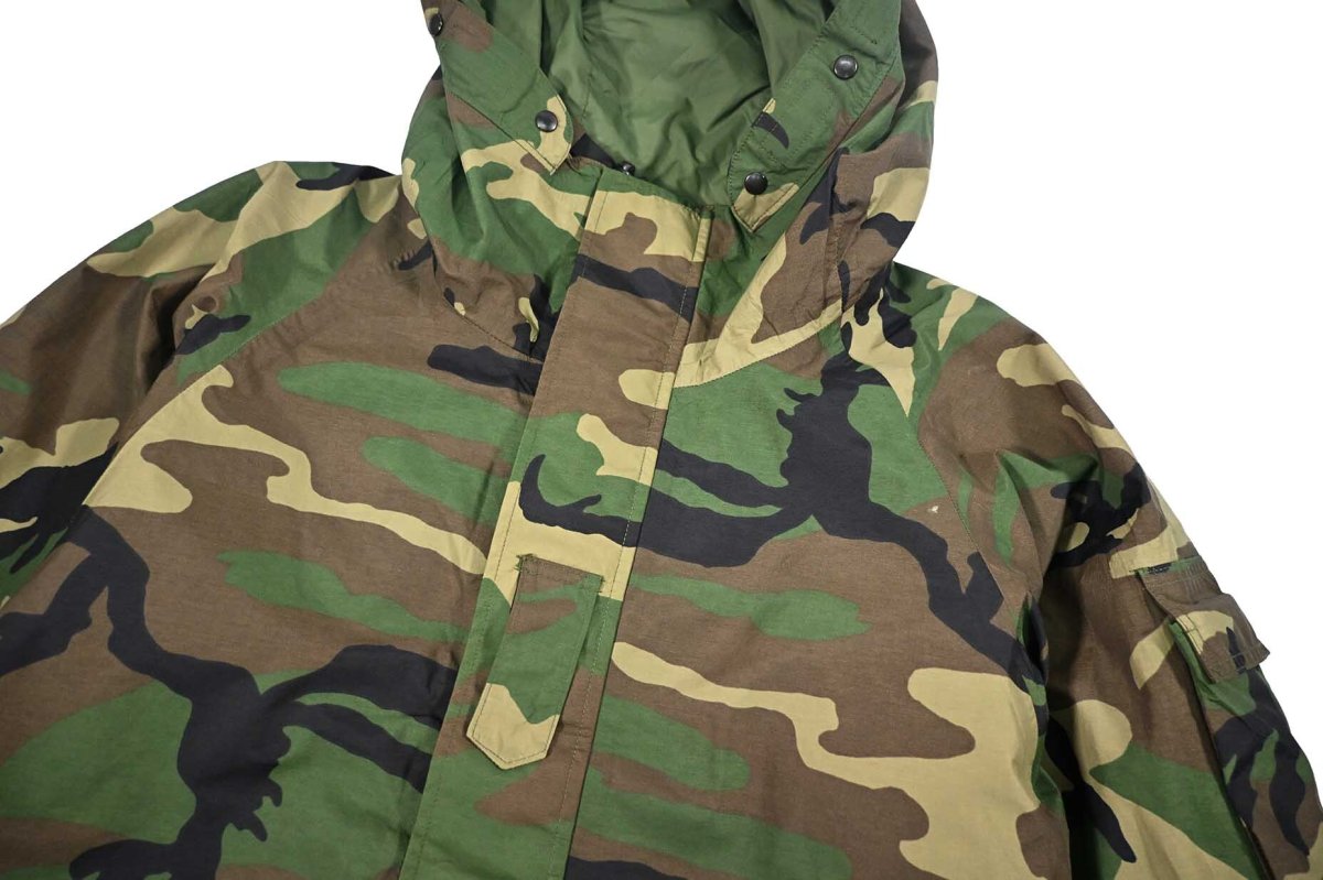 画像2: Used Us Army ECWCS Gen1 GORE-TEX Parka Woodland Camo (2)