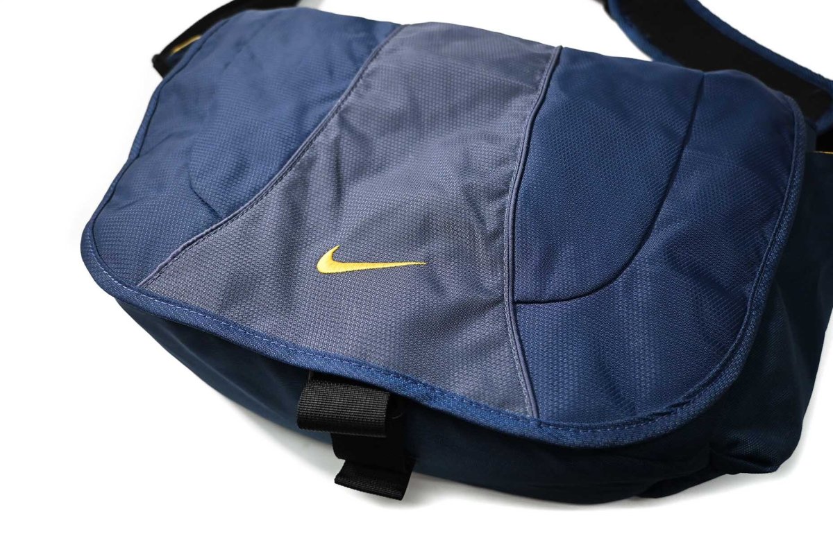画像2: Used Nike Messenger Bag (2)
