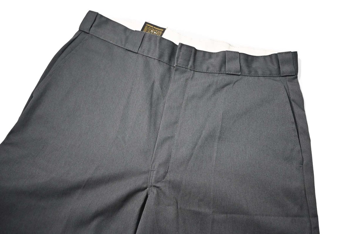 画像2: 00s Deadstock Dickies 42283CH 13Inch Multi-Use Pocket Work Short Charcoal (2)