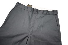 画像2: 00s Deadstock Dickies 42283CH 13Inch Multi-Use Pocket Work Short Charcoal (2)