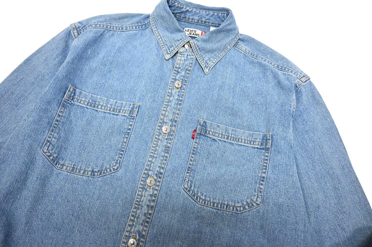 画像2: 00s Deadstock Levi's Denim Shirt (2)