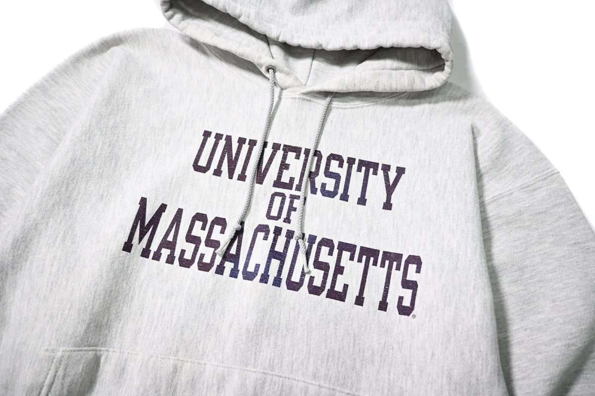 画像2: 00s Used Champion Reverse Weave Sweat Hoodie "University of Massachusetts" (2)