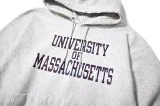 画像2: 00s Used Champion Reverse Weave Sweat Hoodie "University of Massachusetts" (2)