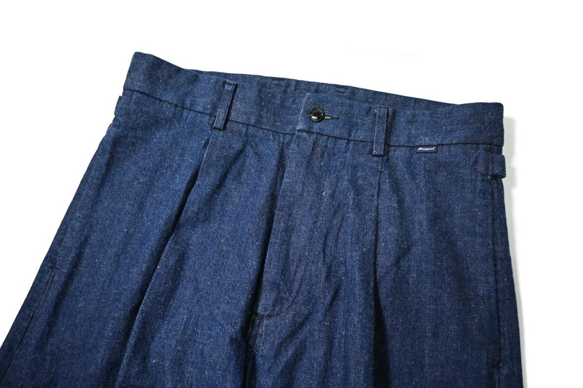 画像2: Fraizzoli Pleat Seamless Denim Slacks  (2)