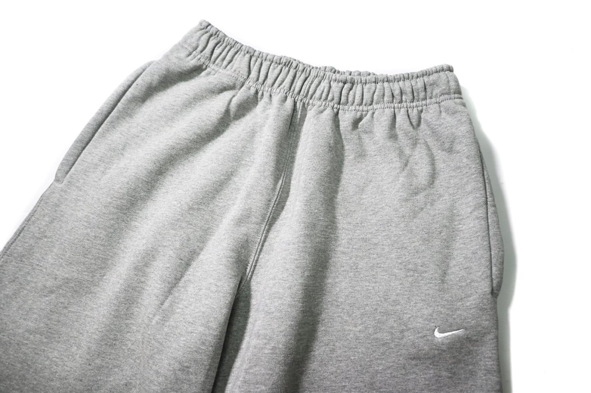 画像2: Nike Solo Swoosh Fleece Open-Hem Trousers (2)