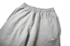 画像2: Nike Solo Swoosh Fleece Open-Hem Trousers (2)