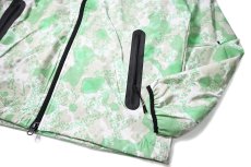 画像4: Nike Tech Woven Camo Windrunner Jacket Green Camo (4)