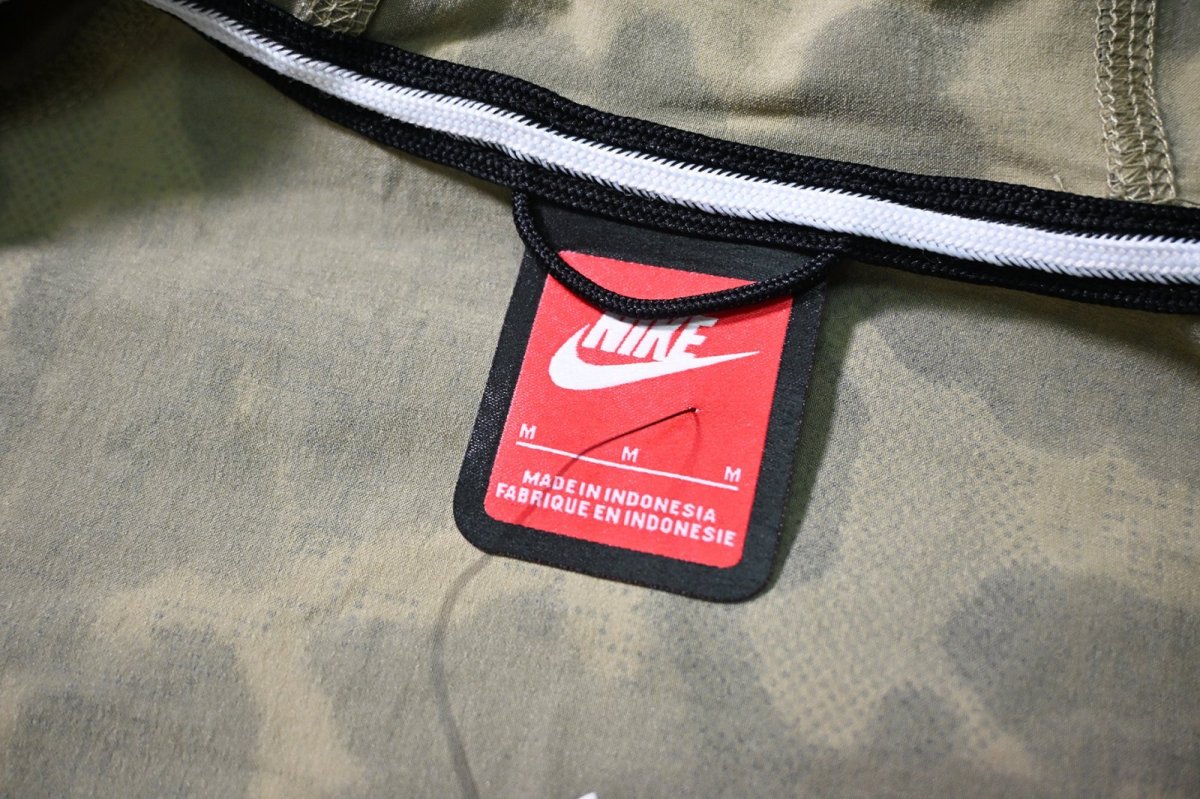 画像6: Nike Tech Woven Camo Windrunner Jacket Neutral Olive/Black (6)